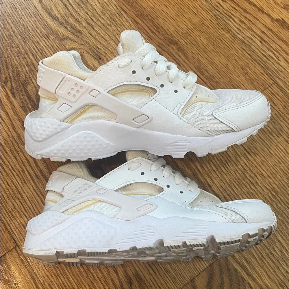 Nike Huarache Triple White Sneakers/Shoes. Size 3.5Y. Excellent Condition.